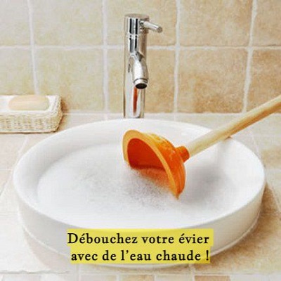 Débouchez votre évier avec de l’eau chaude !