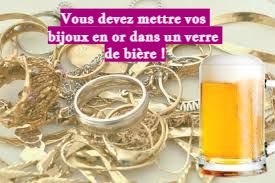 Vous devez mettre vos bijoux en or dans un verre de bière !